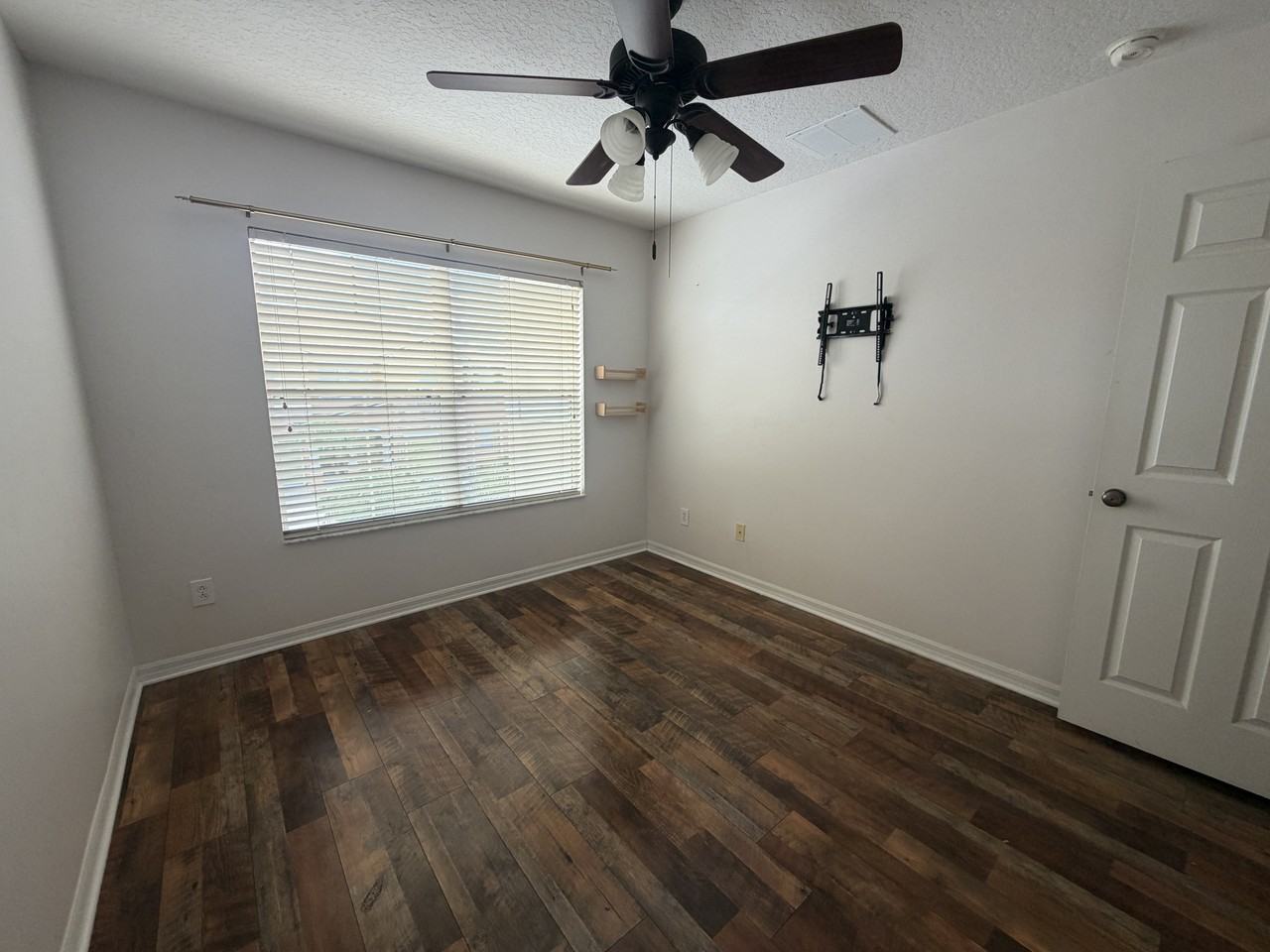505 Lake Eagle Ln #1 - Photo 7 of 17
