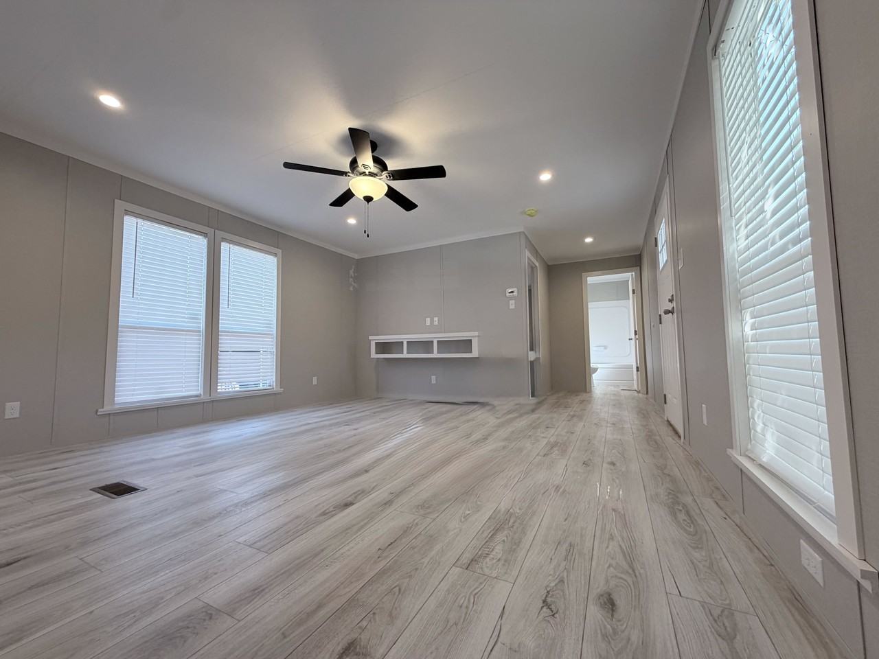 709 N Collins Fwy #92 - Photo 3 of 25