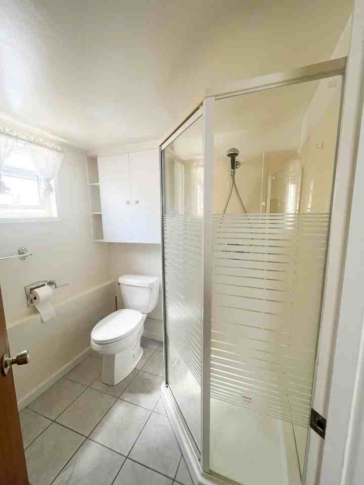 3270 Austrey Avenue - Photo 7 of 12