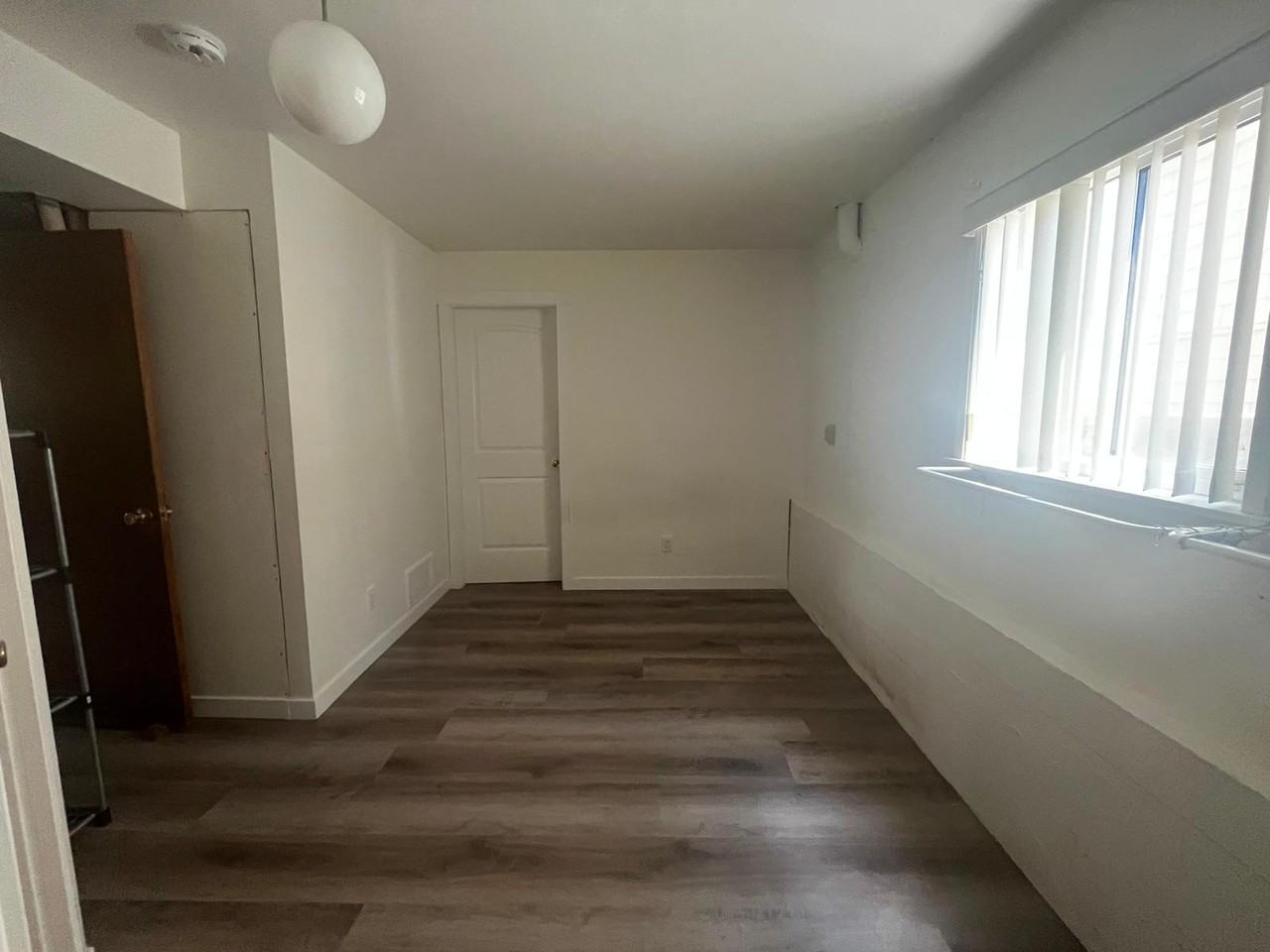 3270 Austrey Avenue - Photo 5 of 12