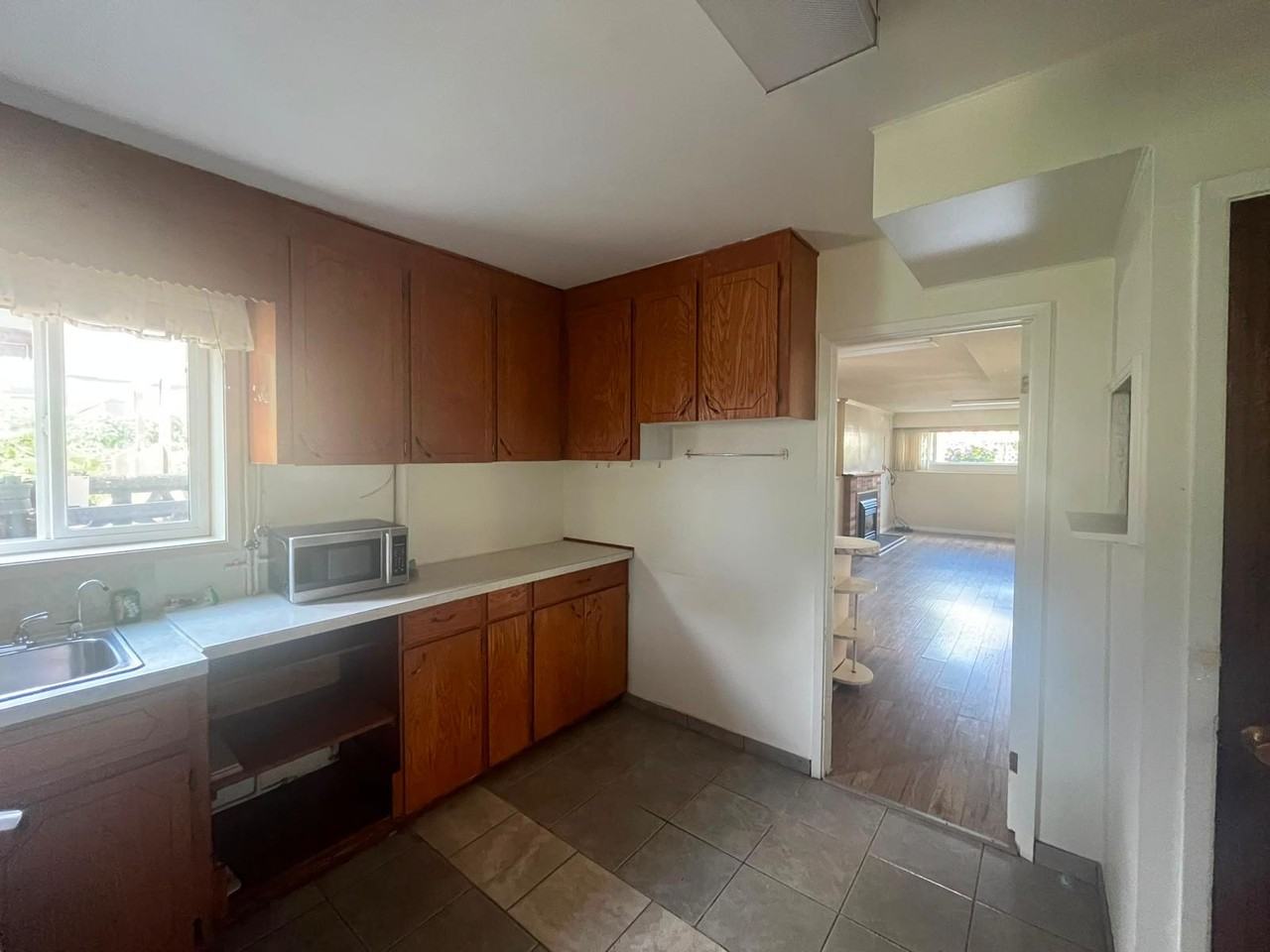 3270 Austrey Avenue - Photo 3 of 12