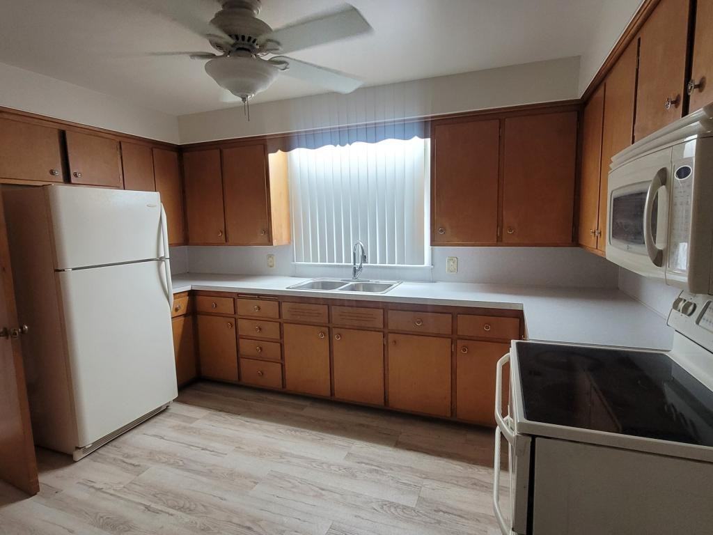 2232 Thistlewood Dr - Photo 3 of 21