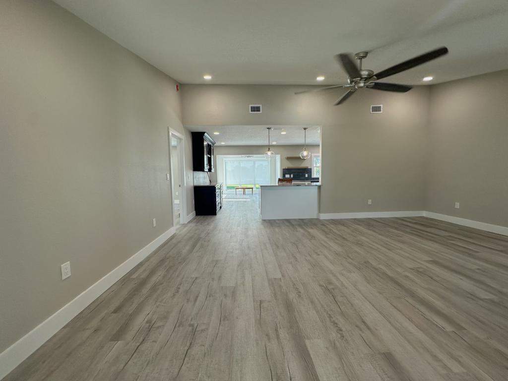 3911 Midway Rd - Photo 4 of 26