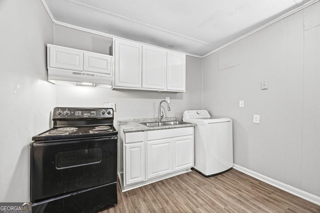 2844 Shamrock Ln - Photo 5 of 14