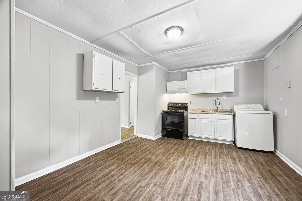 2844 Shamrock Ln - Photo 6 of 14