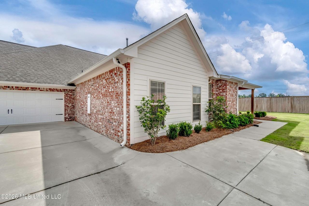 220 Freedom Ring Dr - Photo 6 of 50