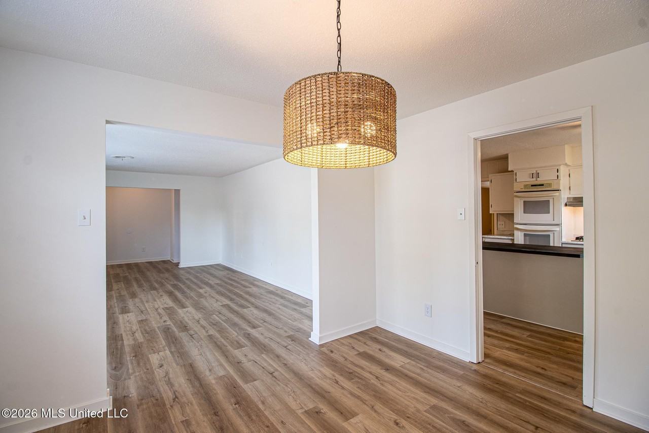2304 Melbourne Ct - Photo 3 of 19