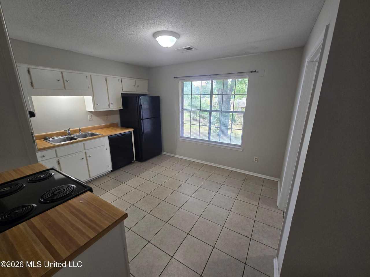 3375 Greenway Dr - Photo 4 of 20