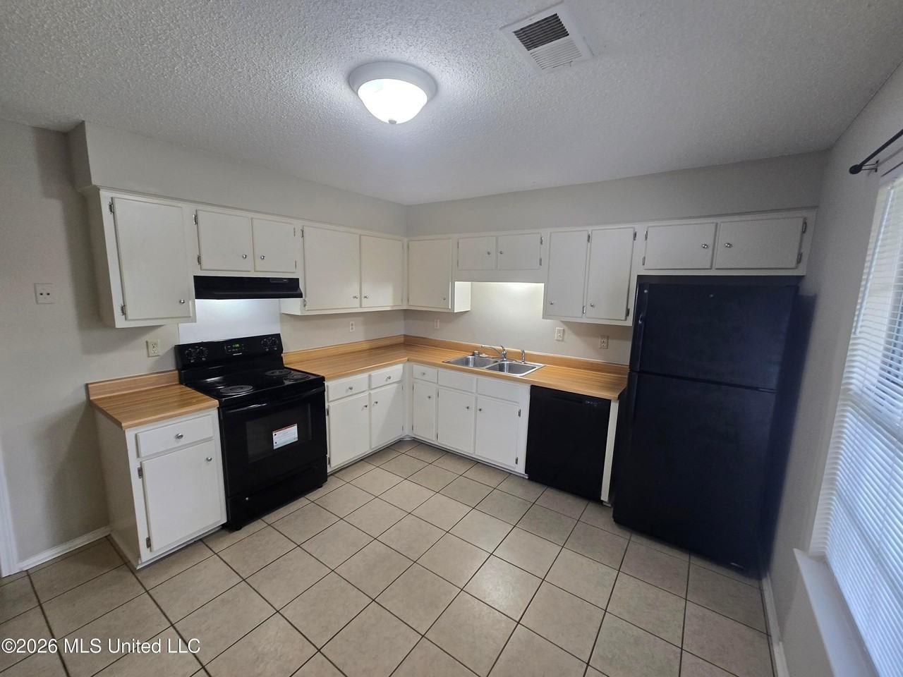 3375 Greenway Dr - Photo 5 of 20