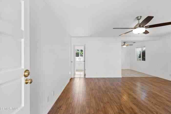 8761 Woodley Ave - Photo 2 of 7