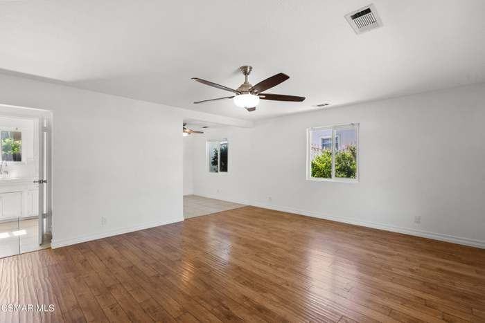 8761 Woodley Ave - Photo 3 of 7