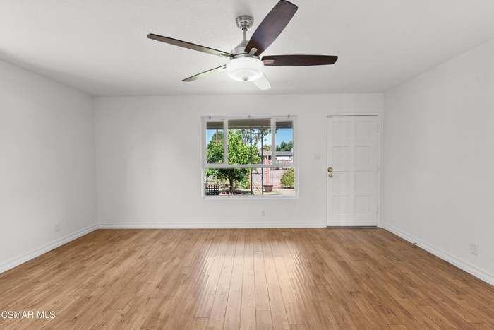 8761 Woodley Ave - Photo 4 of 7
