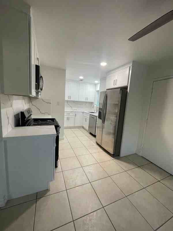 8761 Woodley Ave - Photo 6 of 7