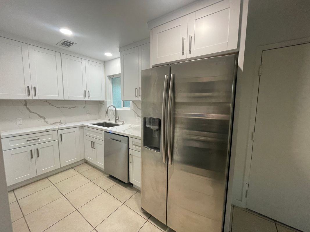8761 Woodley Ave - Photo 7 of 7