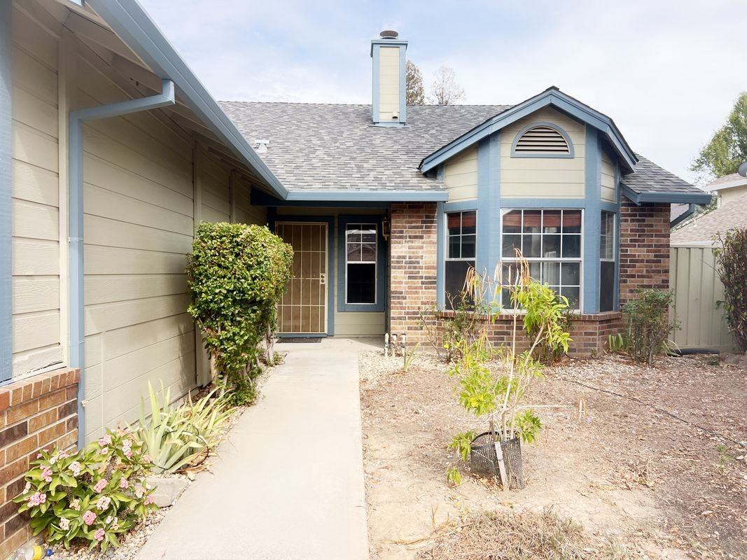 8135 Northern Oak Cir - Photo 2 of 27