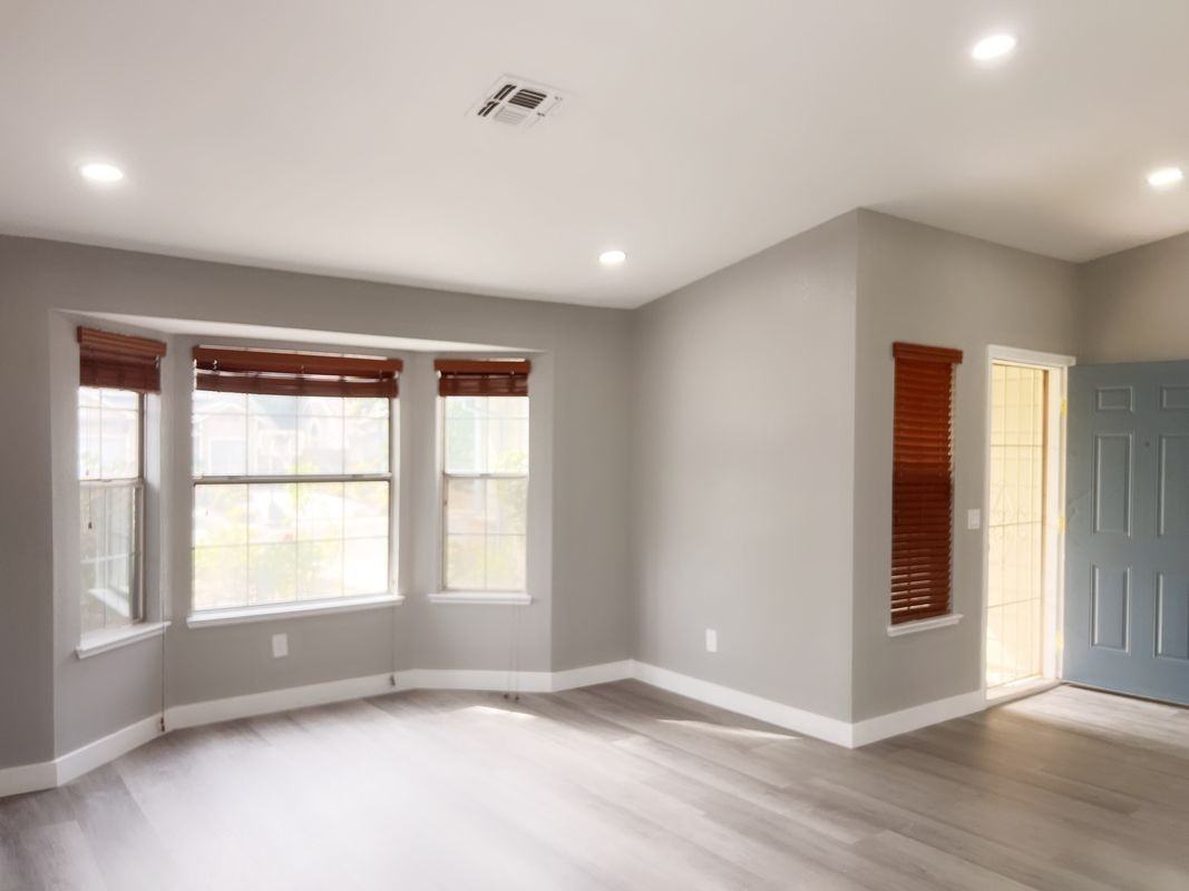 8135 Northern Oak Cir - Photo 4 of 27