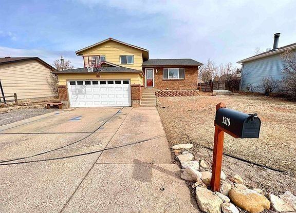 1319 Mill St - Photo 3 of 16