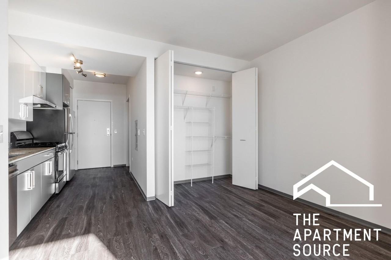 2340 N California Ave #505 - Photo 4 of 50