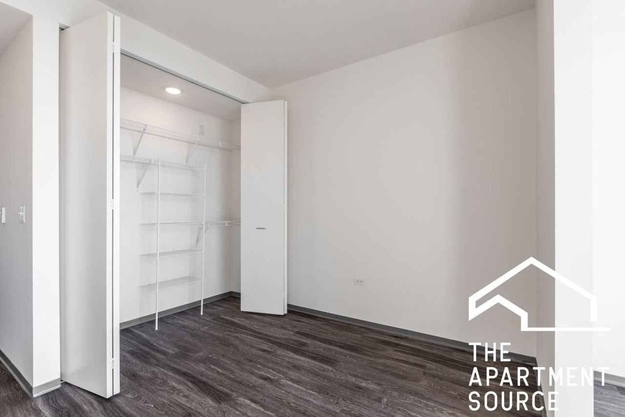 2340 N California Ave #505 - Photo 6 of 50