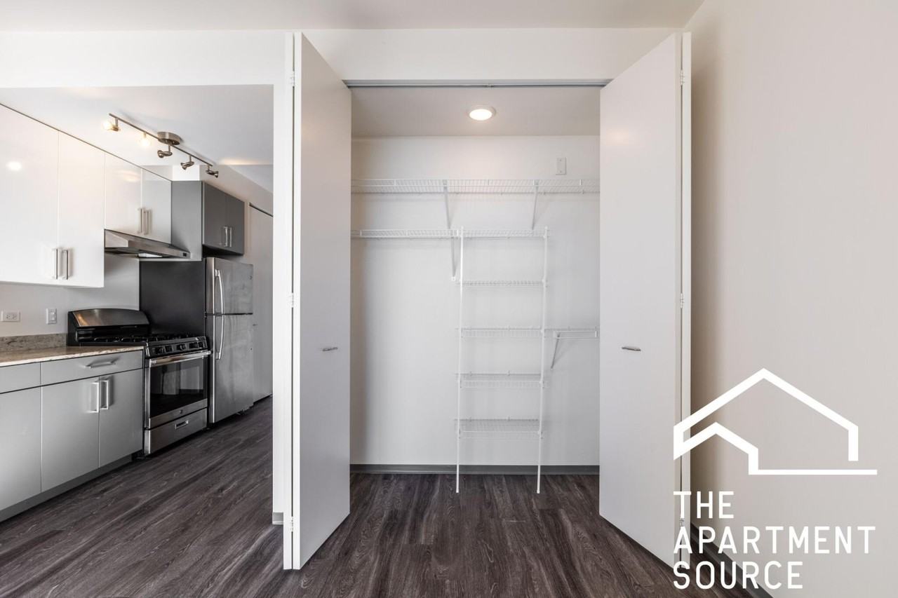 2340 N California Ave #505 - Photo 7 of 50