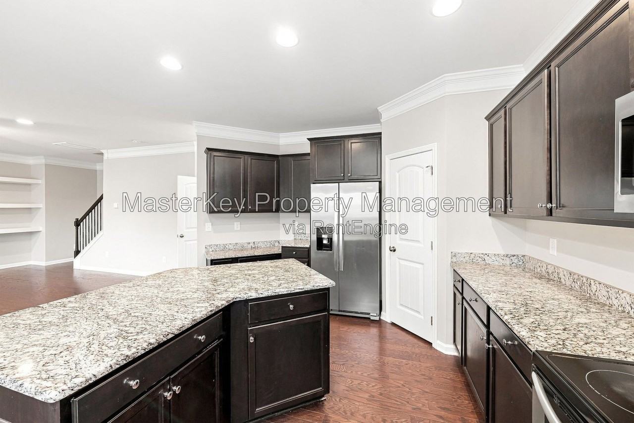 6821 Resting Grove Rd - Photo 3 of 35