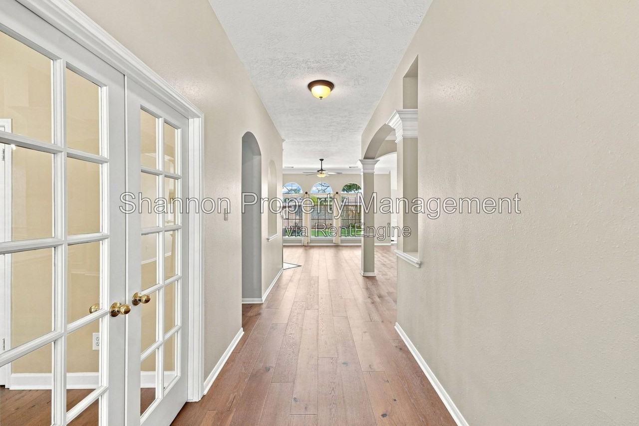 22918 Red River Dr - Photo 3 of 36