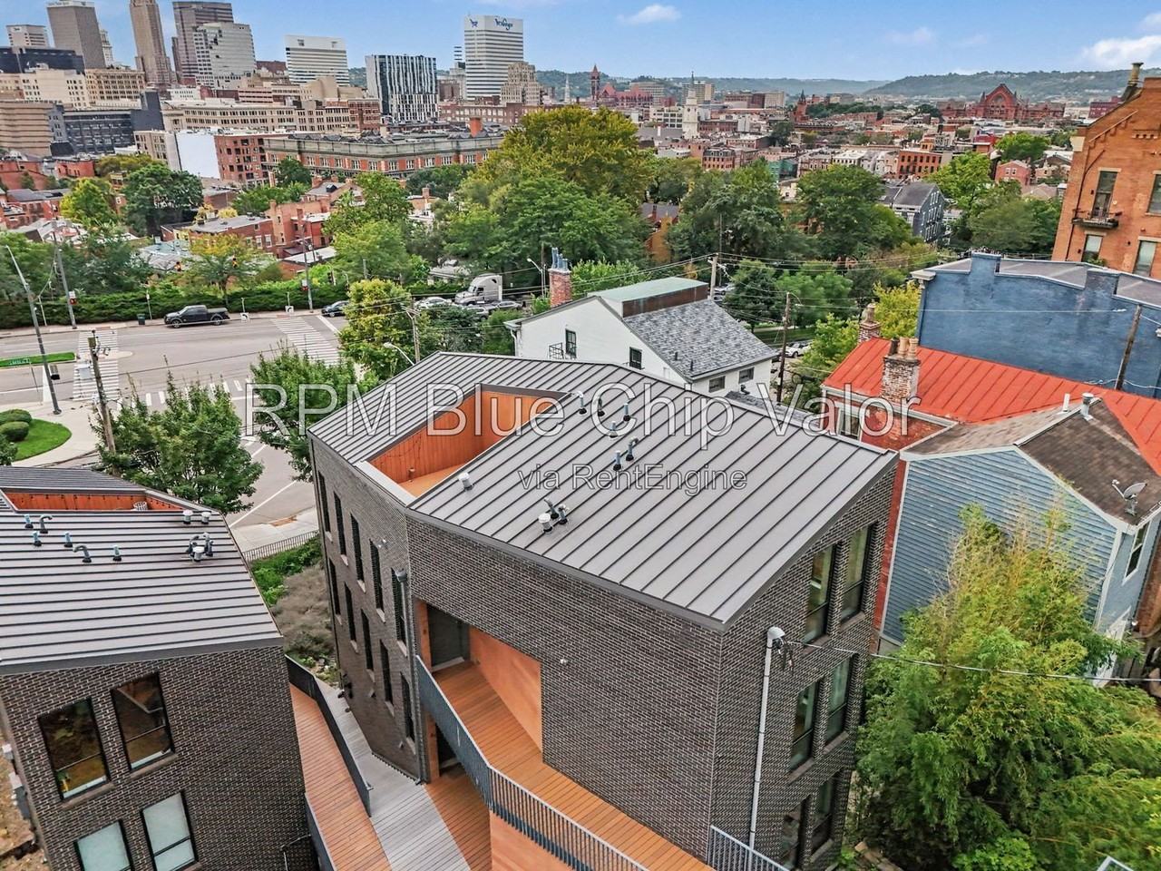 432 Liberty Hl #B - Photo 3 of 34