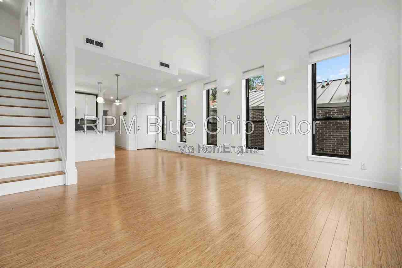 432 Liberty Hl #B - Photo 4 of 34