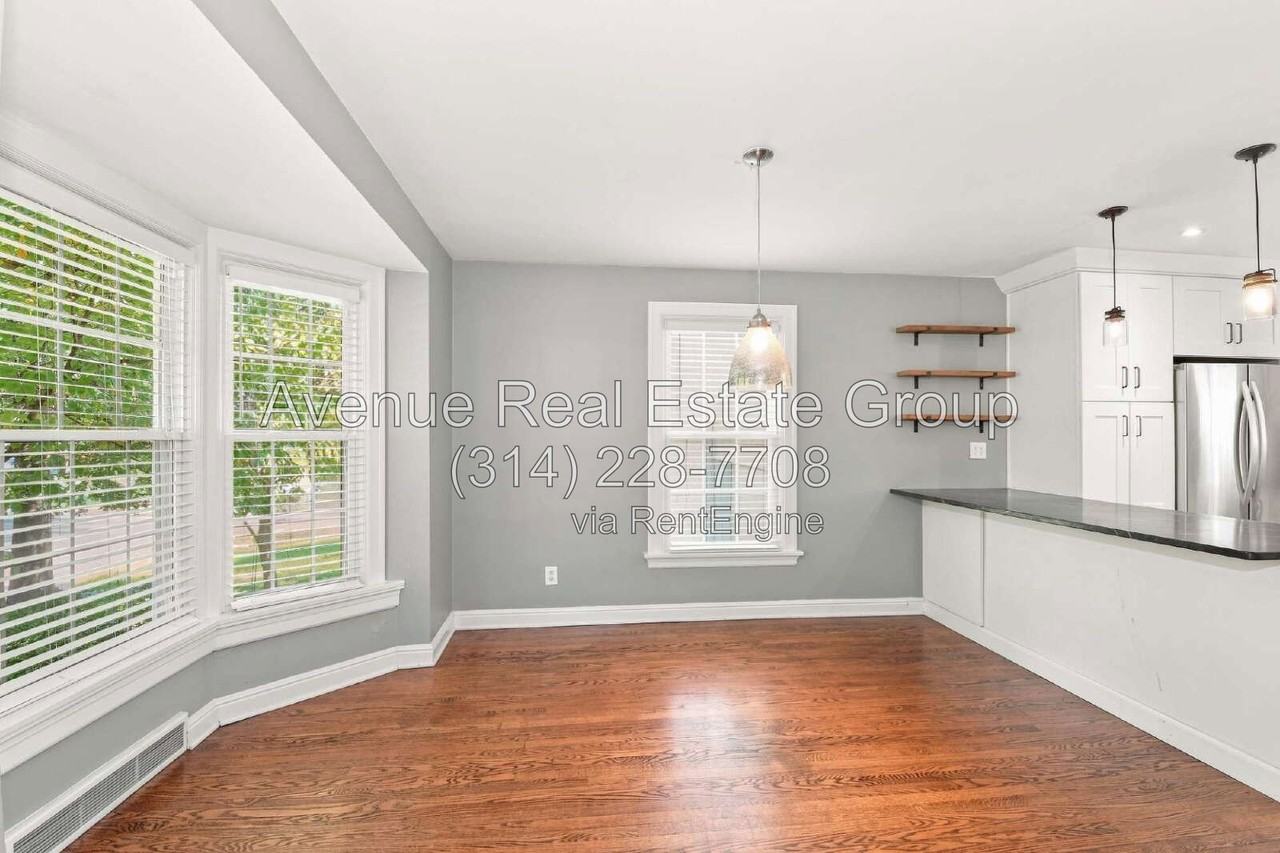 324 Oakley Ln - Photo 4 of 15