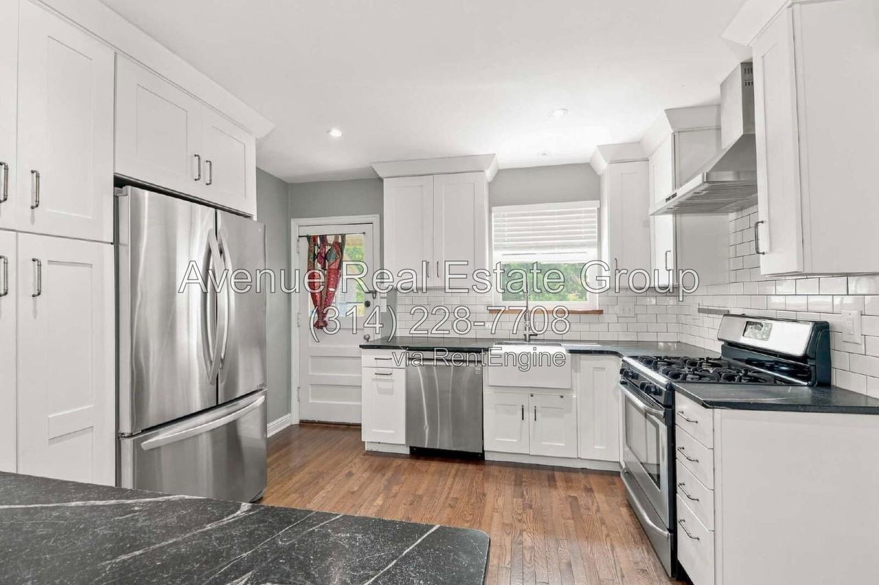 324 Oakley Ln - Photo 5 of 15