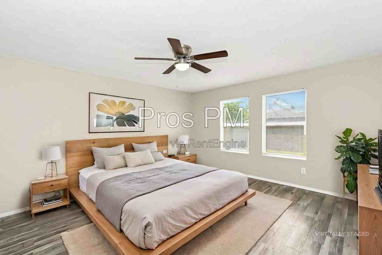 5013 Waterford Dr - Photo 3 of 20