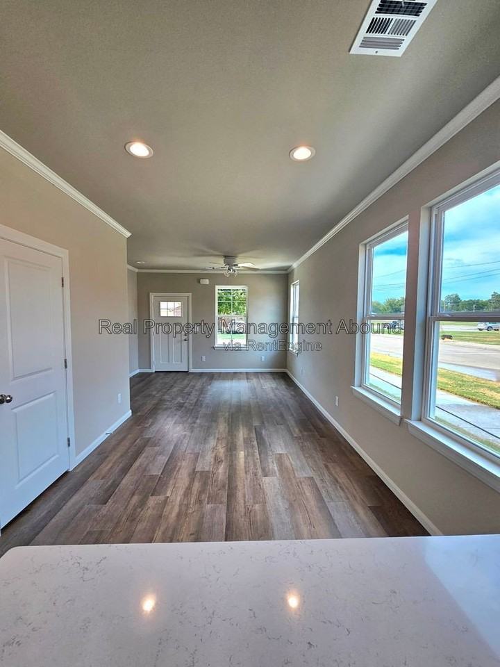 730 South Weenonah Avenue - Photo 4 of 27
