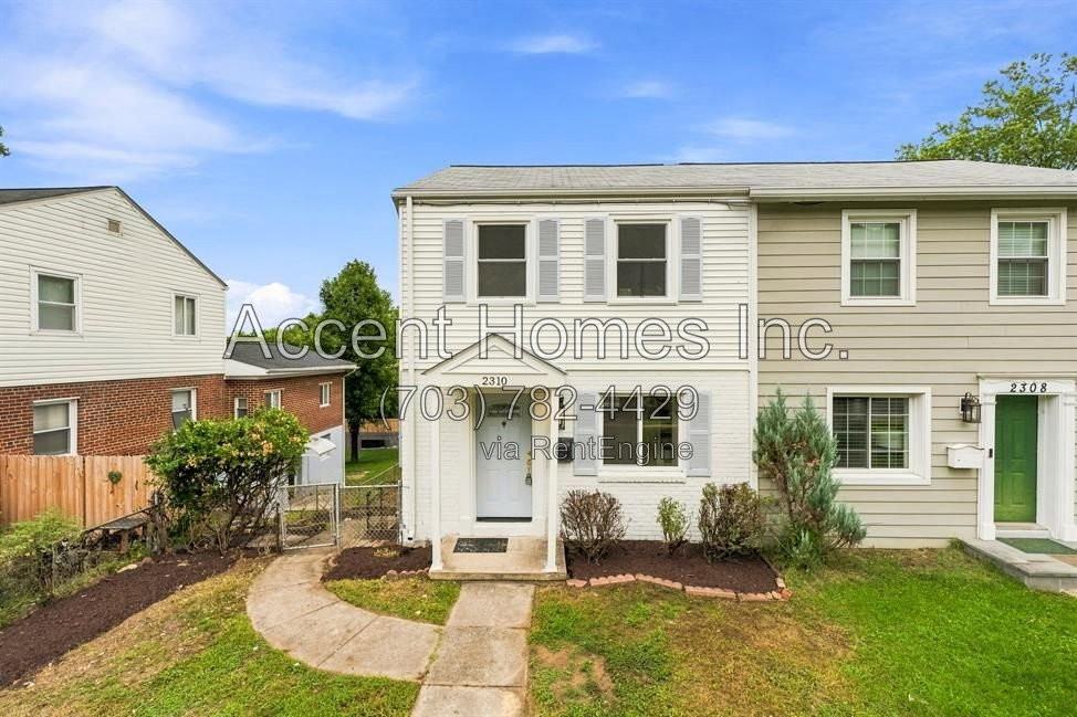 2310 Riverview Ter - Photo 2 of 31