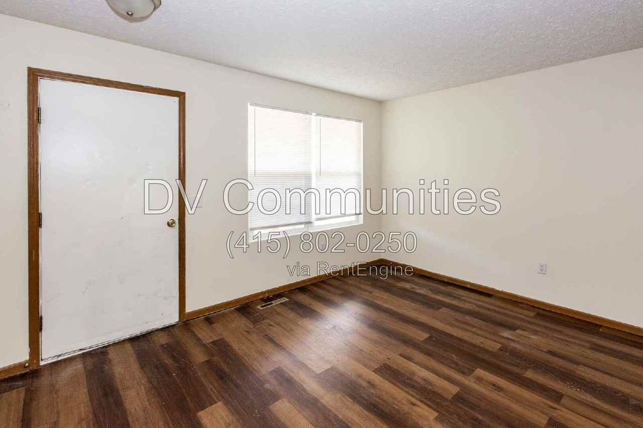 150 Irondale St - Photo 3 of 15