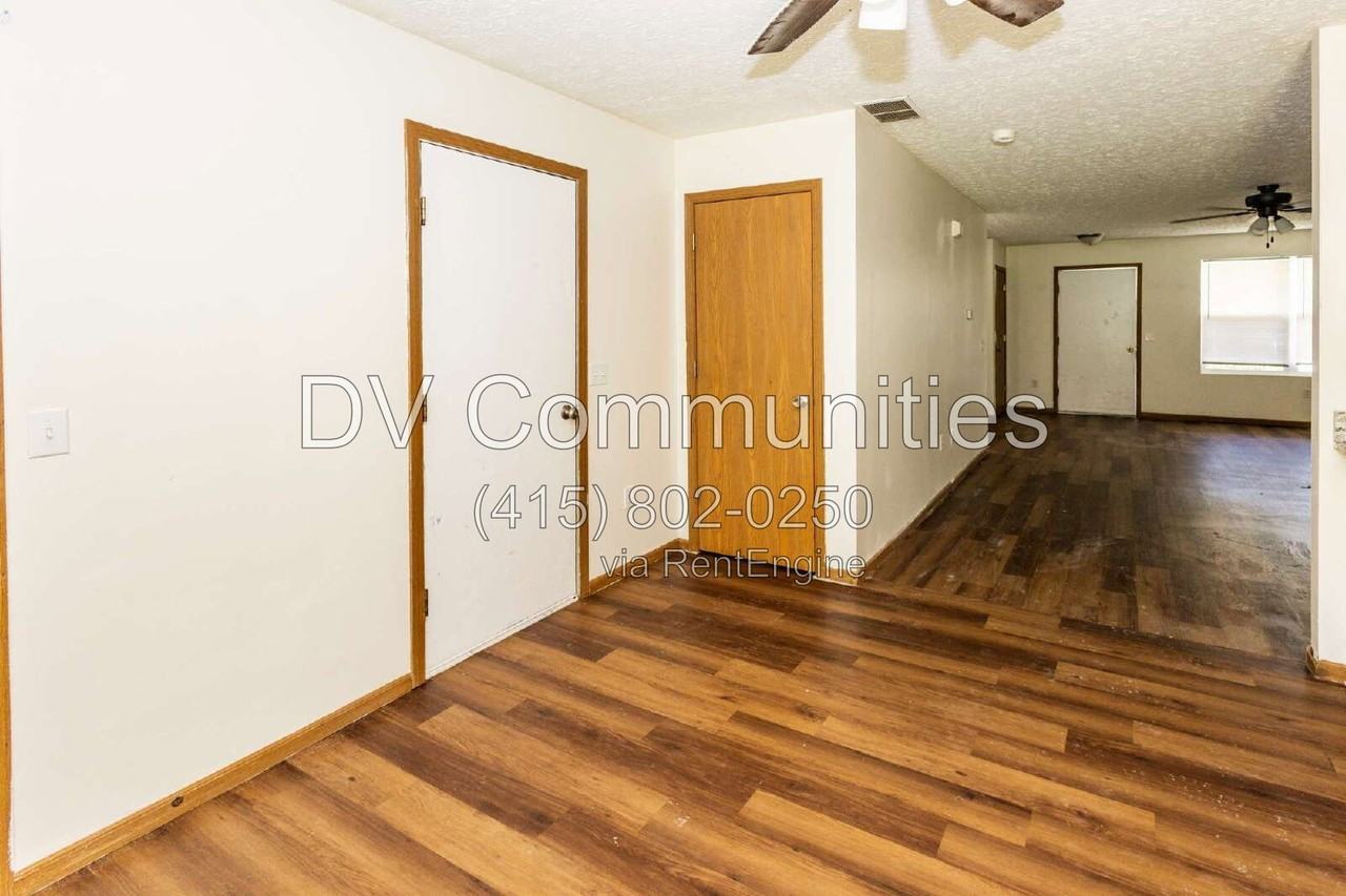 150 Irondale St - Photo 4 of 15