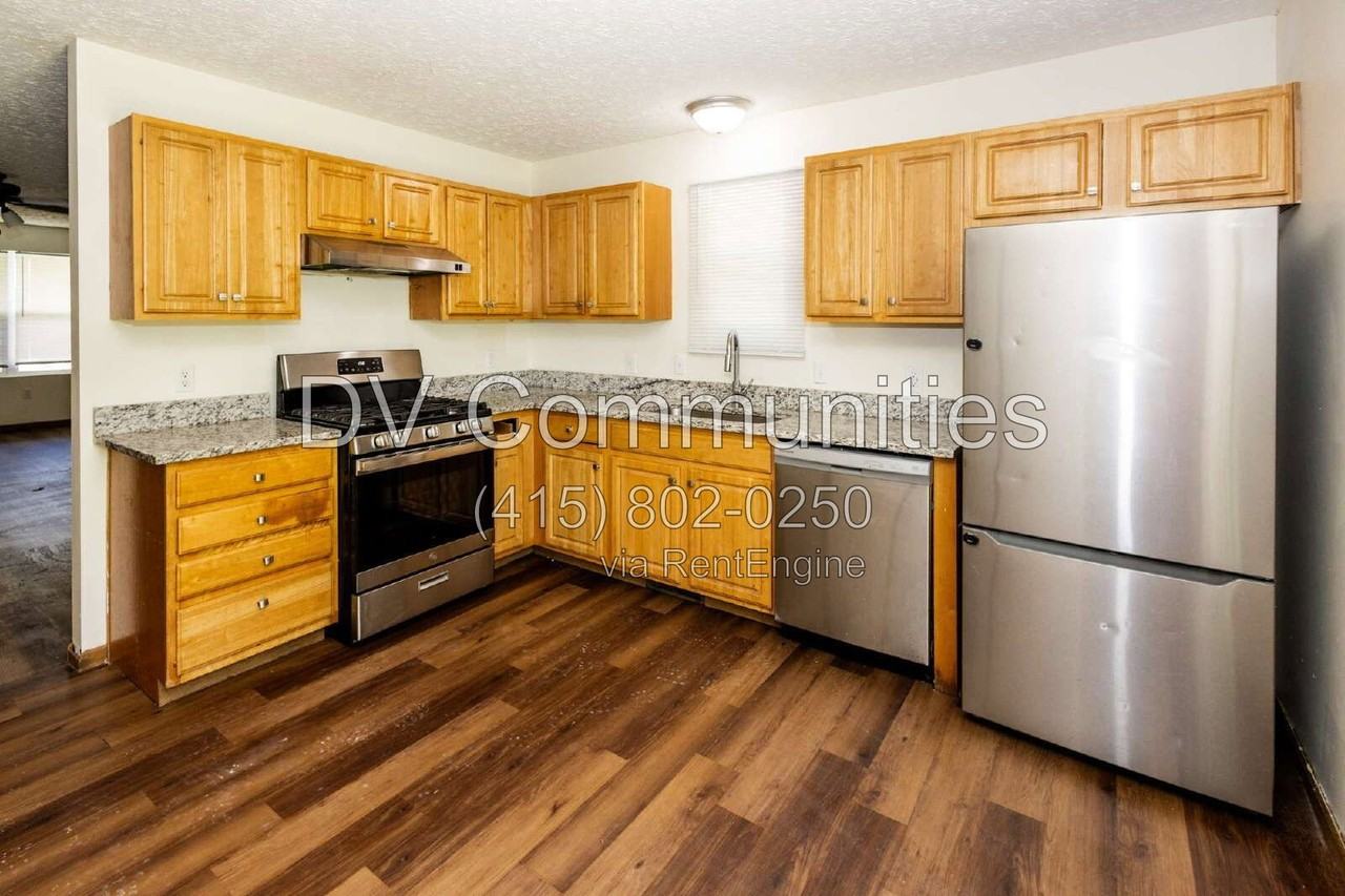 150 Irondale St - Photo 6 of 15