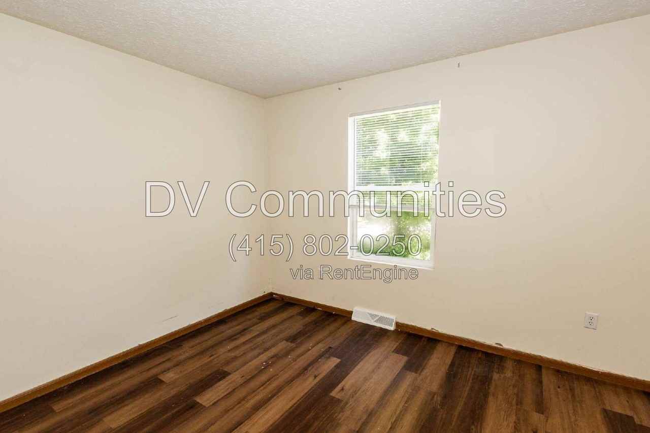 150 Irondale St - Photo 7 of 15