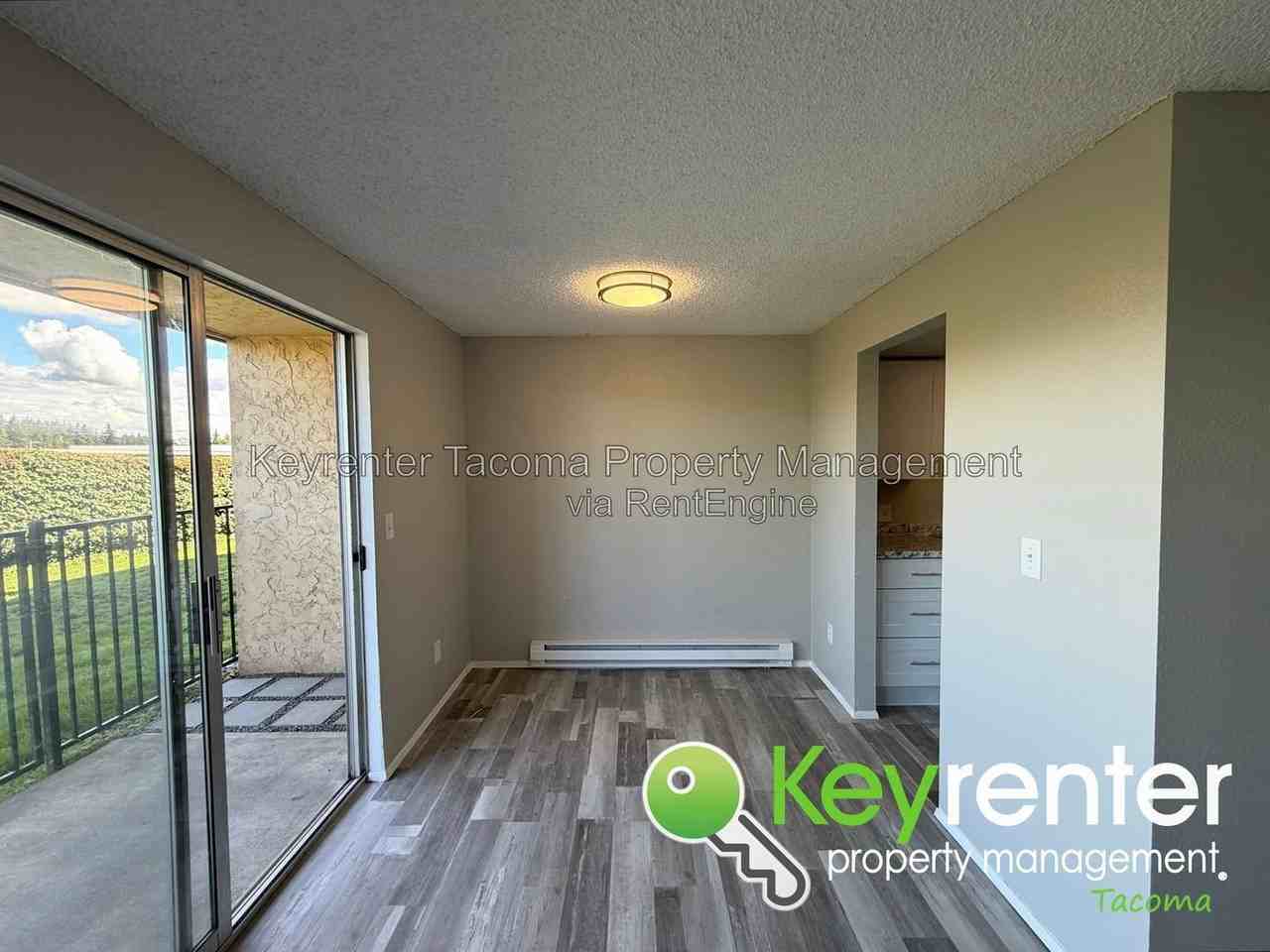 1003 S Pearl St #B6 - Photo 3 of 11