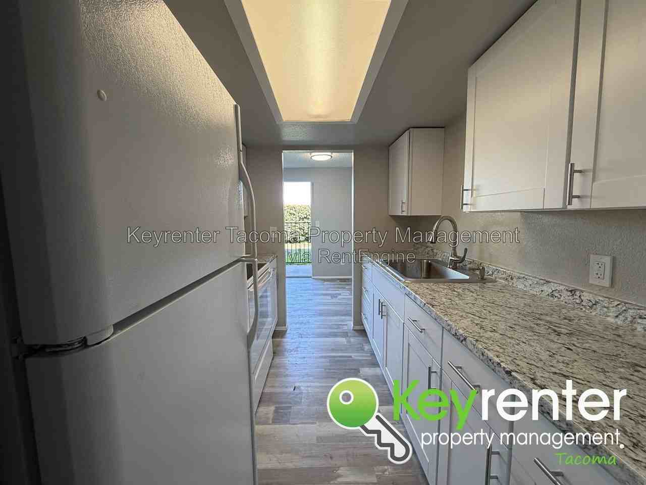 1003 S Pearl St #B6 - Photo 5 of 11