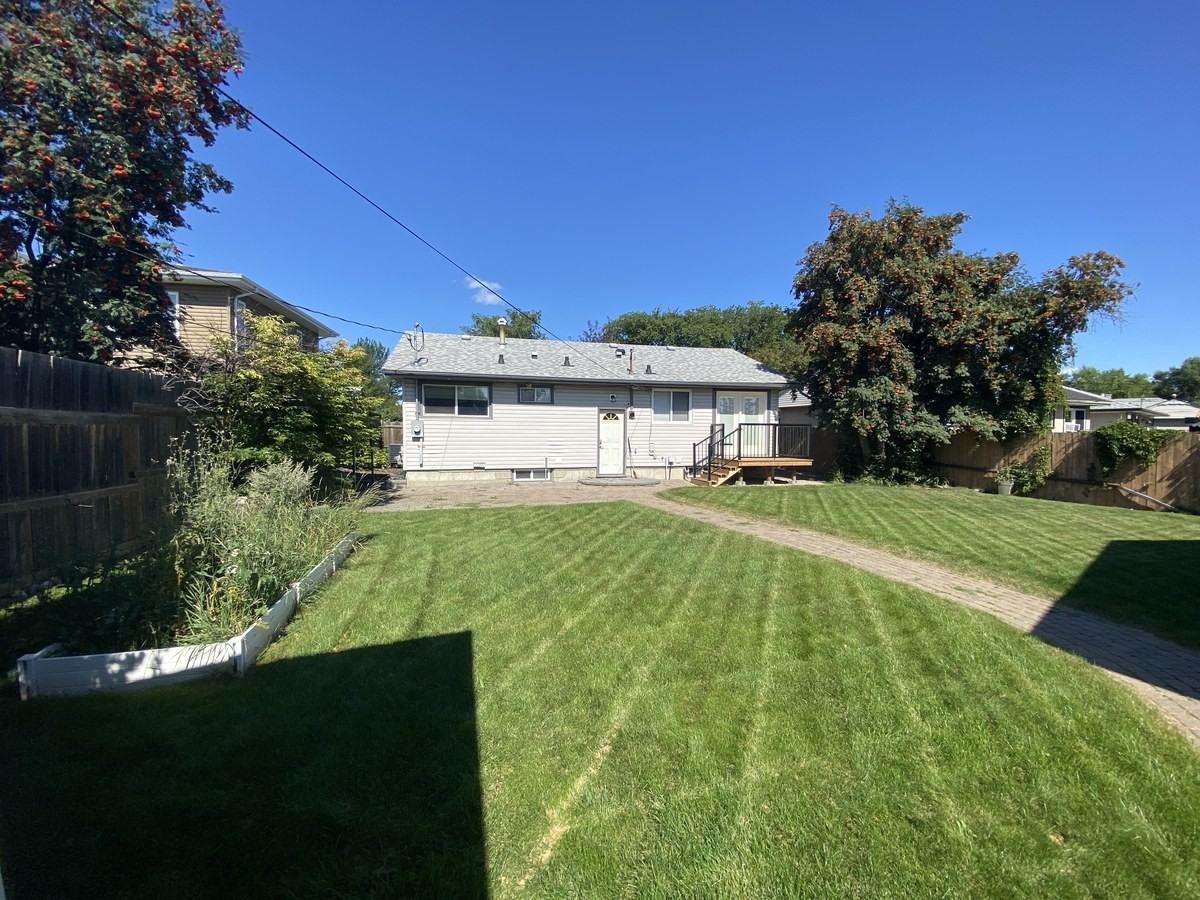 7927 71 Ave Nw - Photo 4 of 50