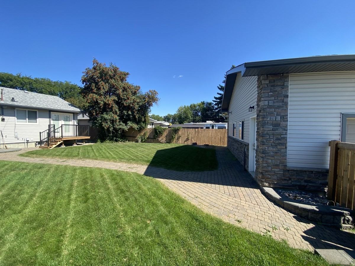7927 71 Ave Nw - Photo 5 of 50