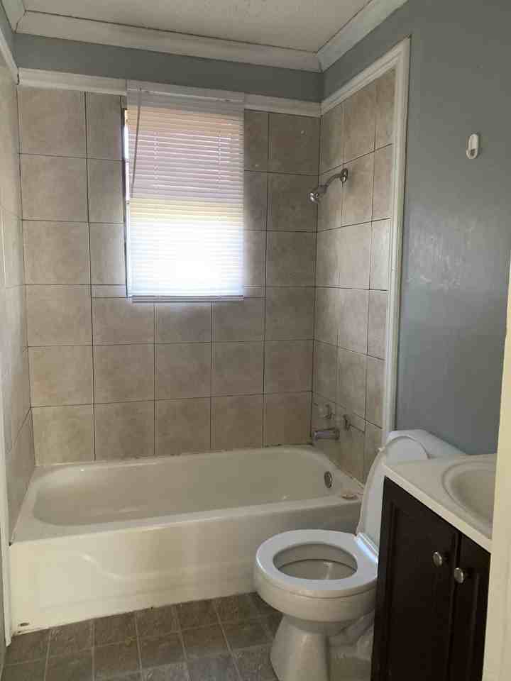 3704 Holland Dr - Photo 4 of 8
