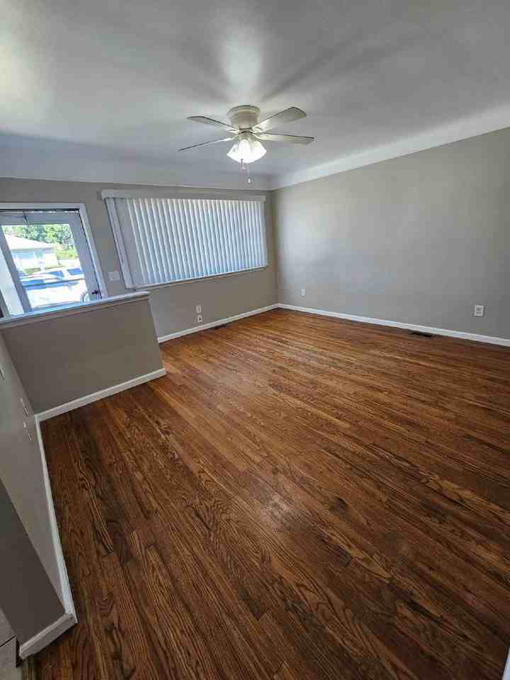 22510 Cushing Ave - Photo 4 of 21
