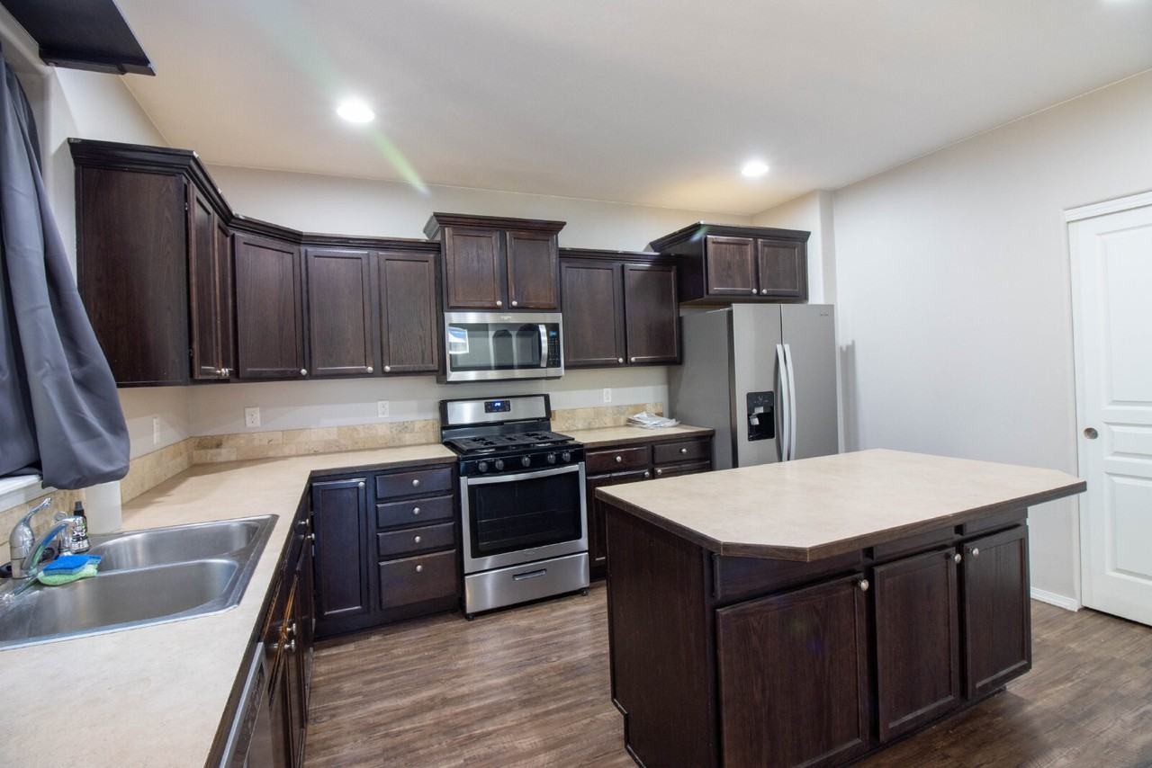 20278 Knightsbridge Pl - Photo 4 of 29