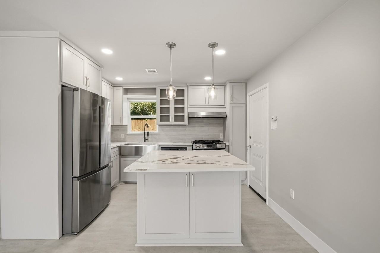 5927 Easter St - Photo 2 of 11