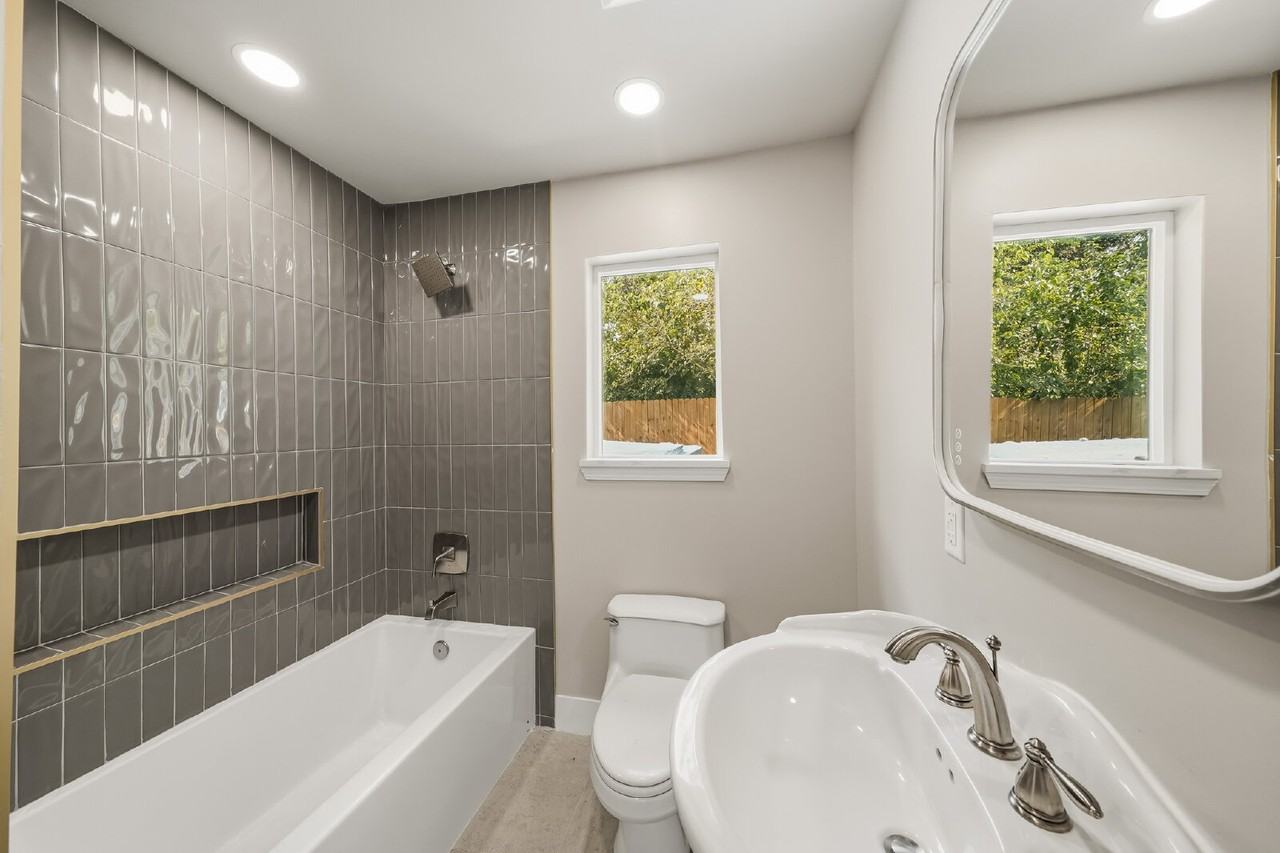 5927 Easter St - Photo 3 of 11