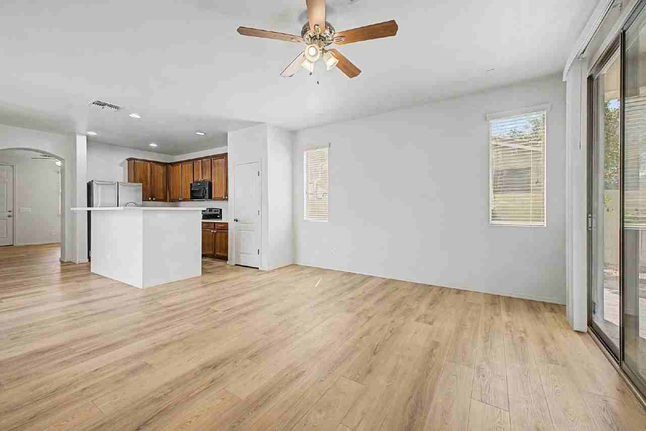 4172 E Santa Fe Ln - Photo 5 of 36