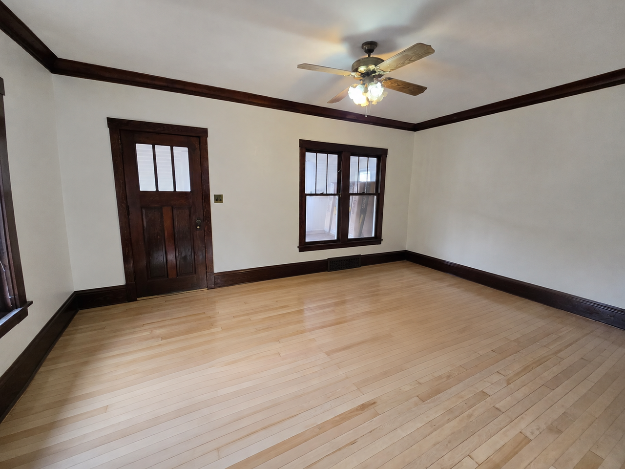 1211 1st Ave - Photo 4 of 15
