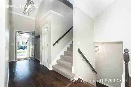 582 W Layton St - Photo 6 of 40