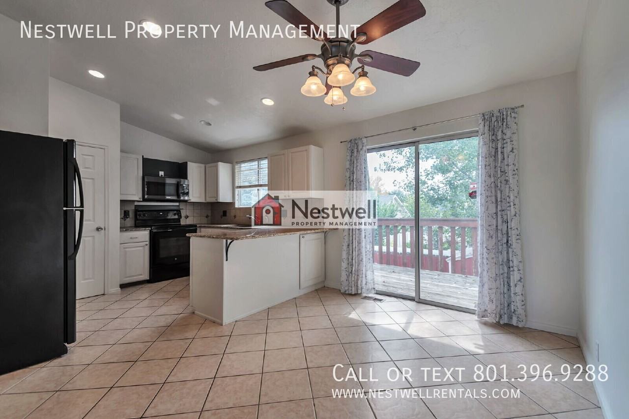 1637 W Crystal Ridge Dr - Photo 2 of 31
